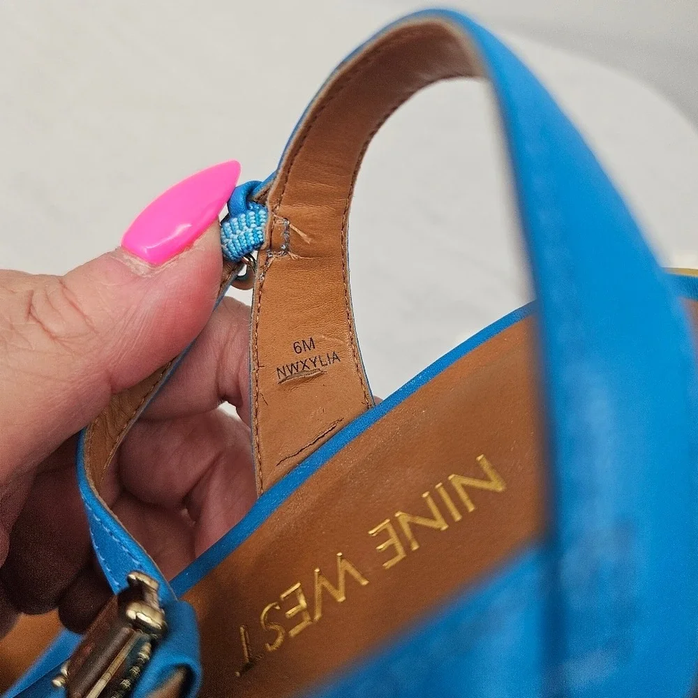Nine West NWXYLIA Blue Leather Embellished‎ T-Strap Flat Sandals Gold Heel 6M